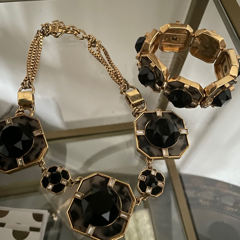 Gently used Ann Taylor necklace and bracelet.